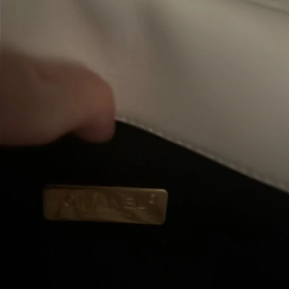 CHANEL 19 White, silver, and gold Quilted Shoulder Bag with Flap Closure - Picture 5 of 10